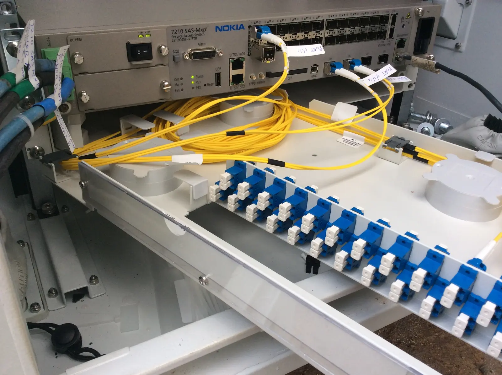 Fibre optic distribution frame with connected optical cables